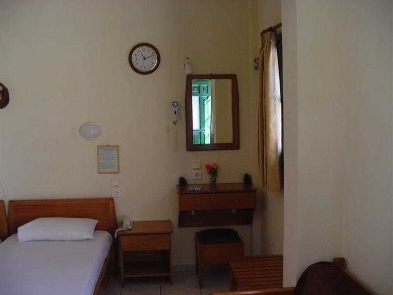 Frikes Aristotelis Apartments מראה חיצוני תמונה
