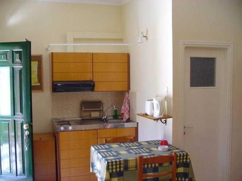 Frikes Aristotelis Apartments מראה חיצוני תמונה