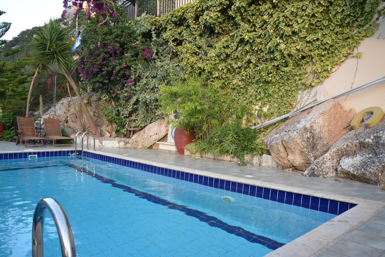 Frikes Aristotelis Apartments מראה חיצוני תמונה