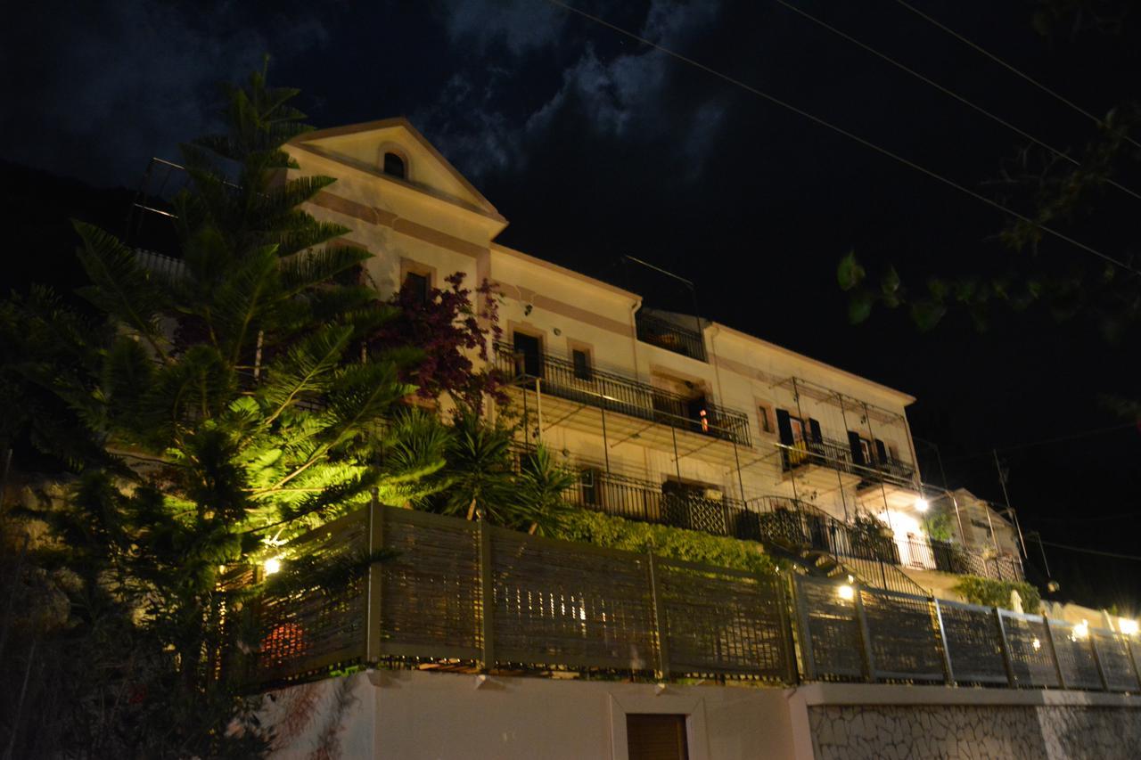 Frikes Aristotelis Apartments מראה חיצוני תמונה
