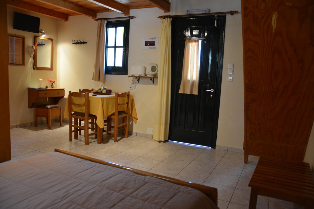 Frikes Aristotelis Apartments מראה חיצוני תמונה