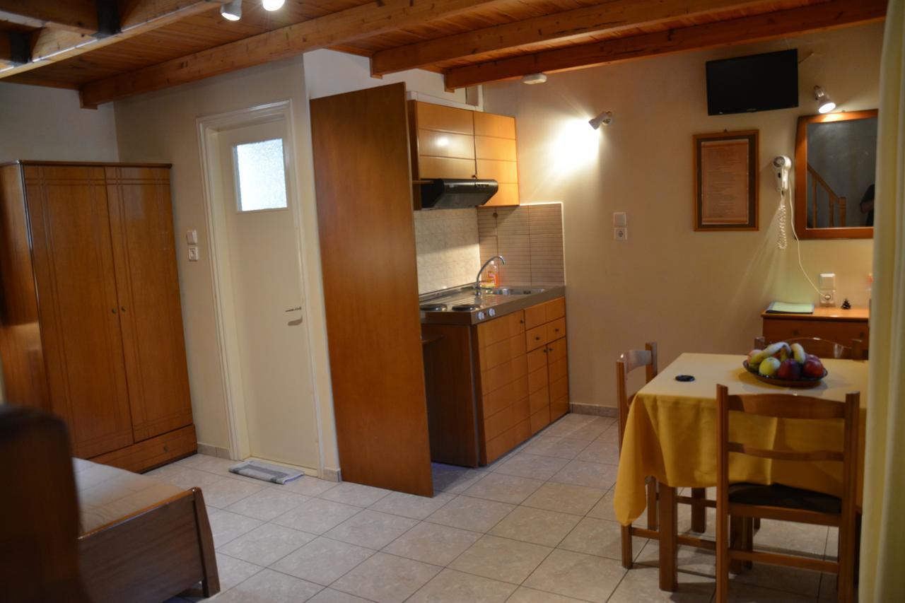 Frikes Aristotelis Apartments מראה חיצוני תמונה