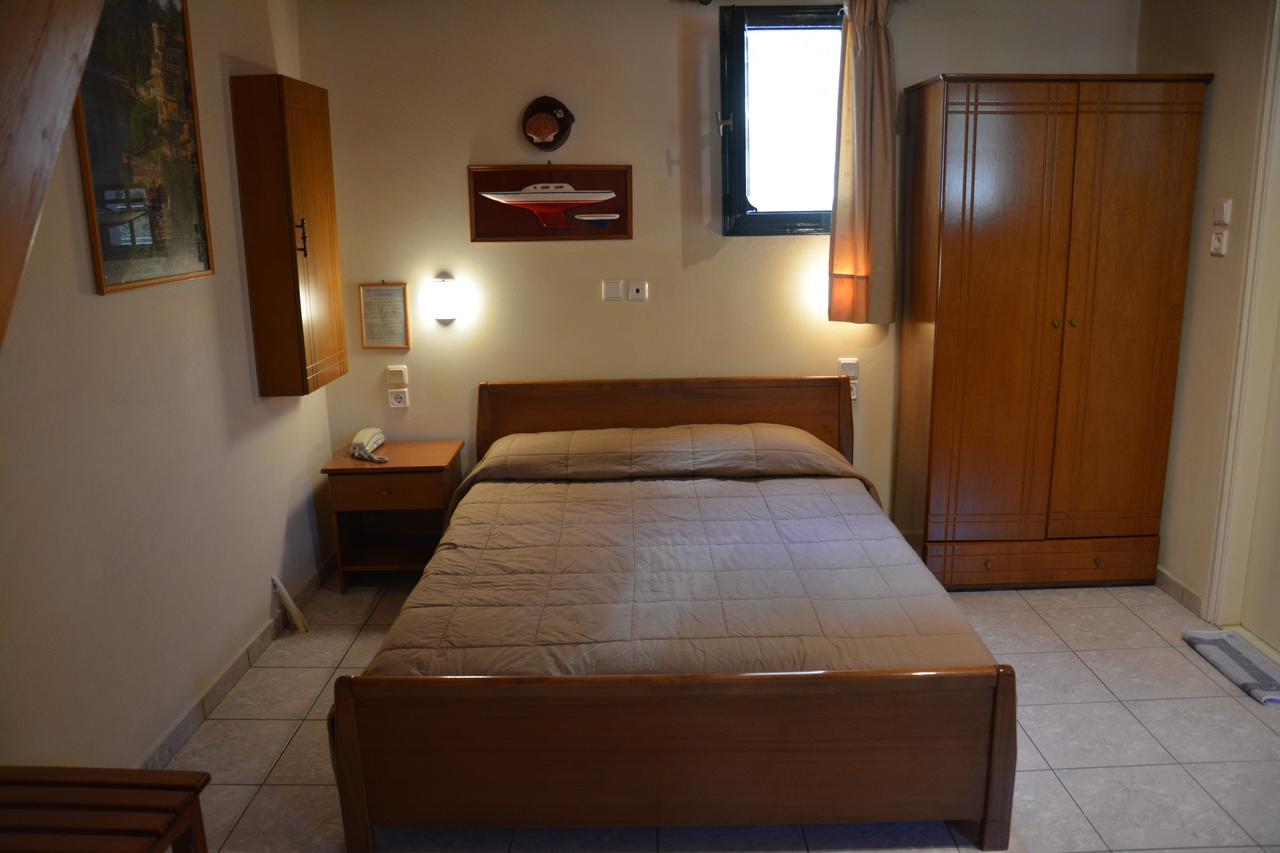 Frikes Aristotelis Apartments מראה חיצוני תמונה