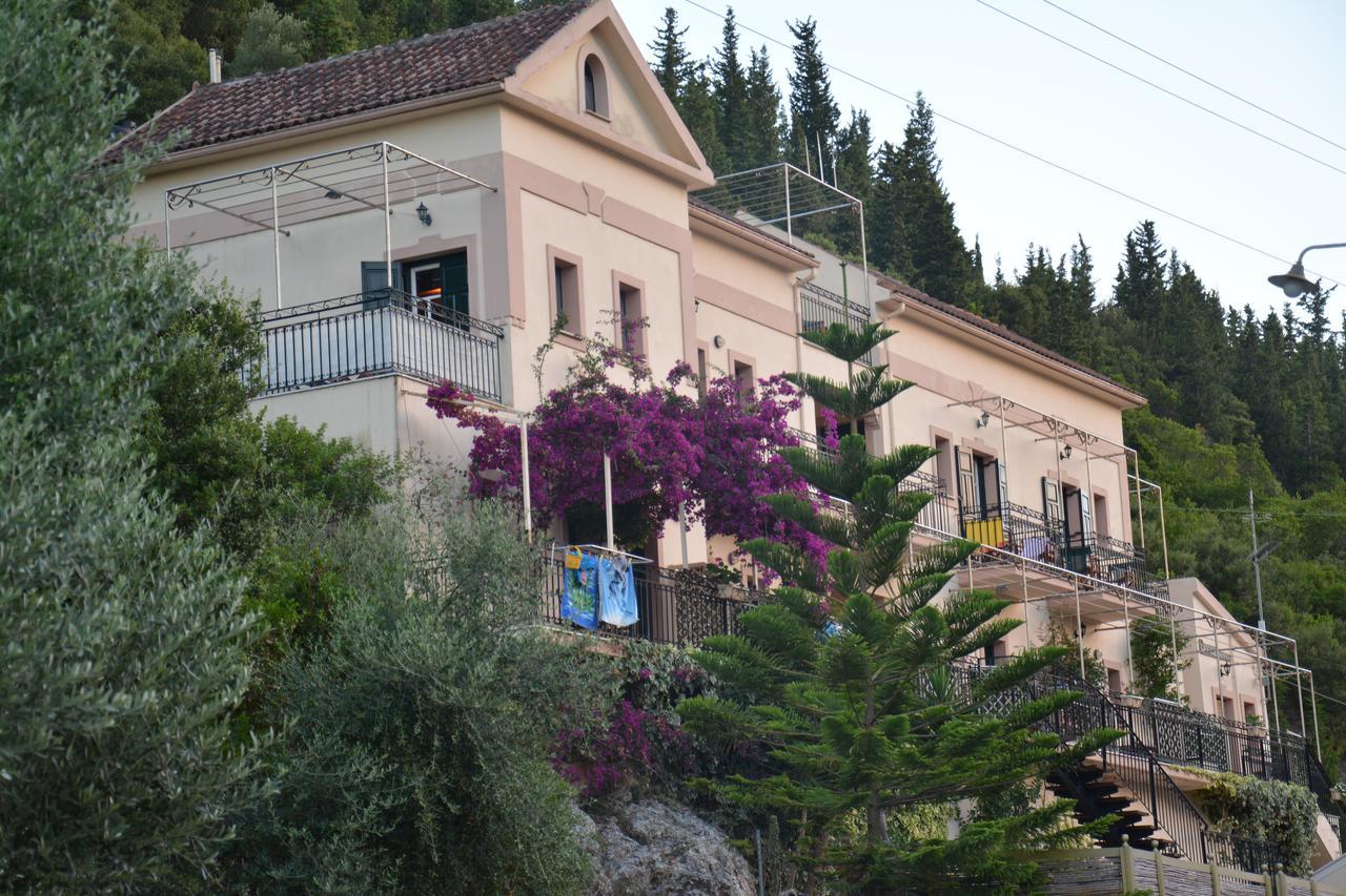 Frikes Aristotelis Apartments מראה חיצוני תמונה