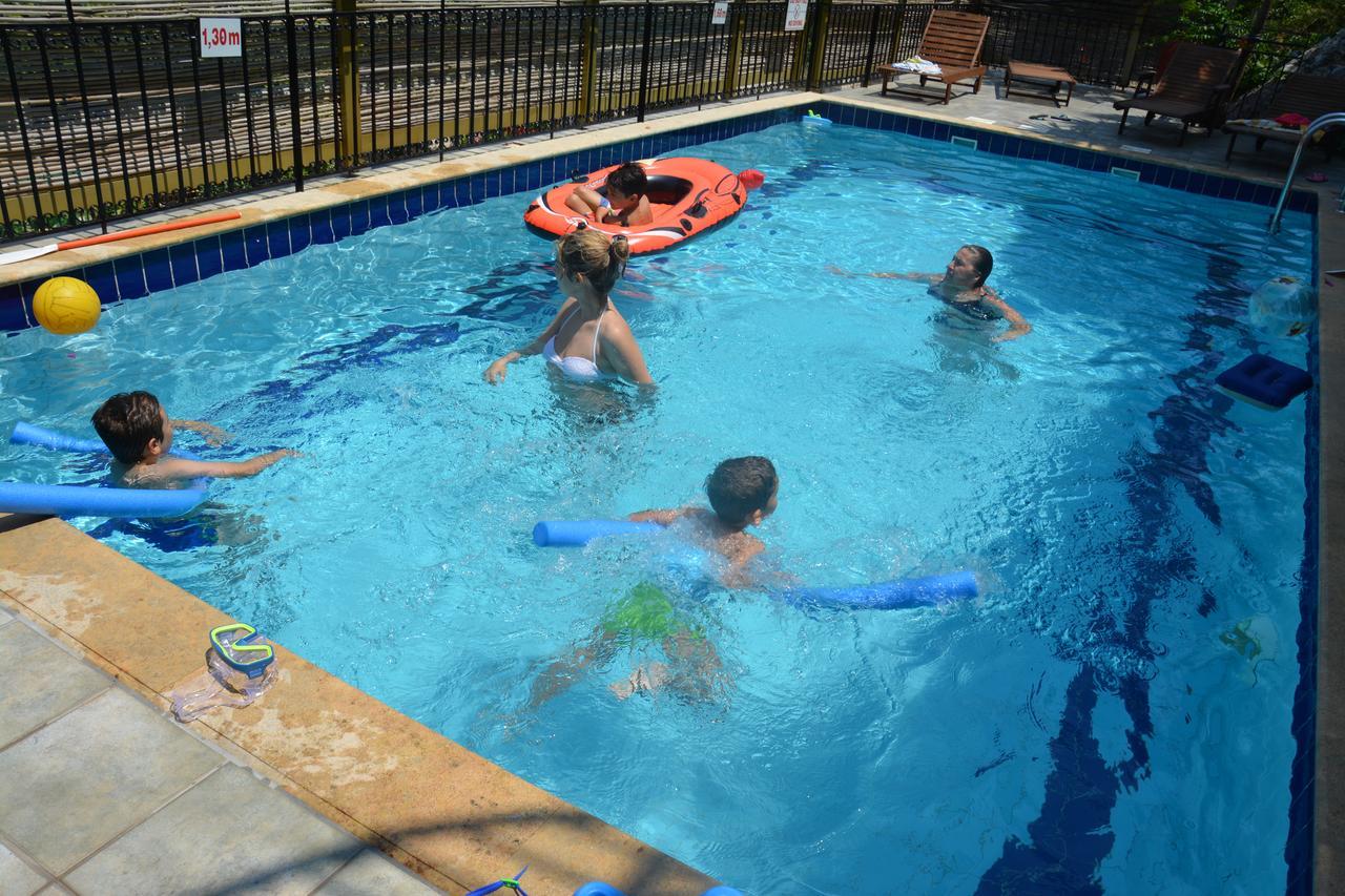 Frikes Aristotelis Apartments מראה חיצוני תמונה