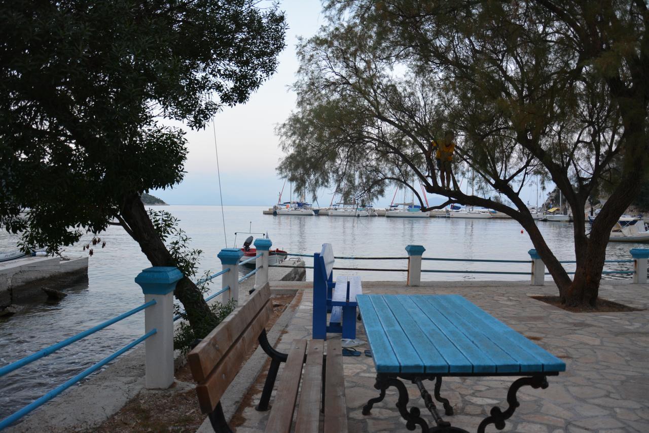Frikes Aristotelis Apartments מראה חיצוני תמונה